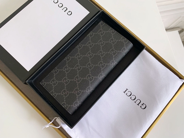 グッチ財布コピー背面デザイン